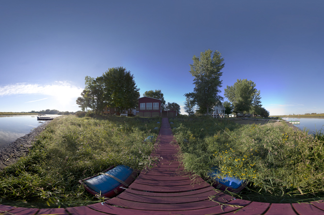 Photographie panoramique prise du haut de la tour du parc écologique de l'Anse du Port avec vue sur le fleuve