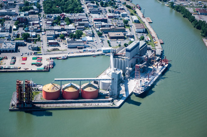 Vue aérienne des installations portuaires de Sorel-Tracy