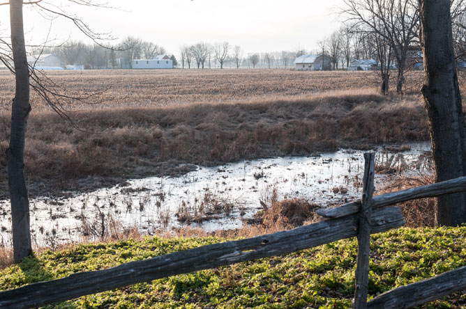 Champ cultivé et ferme à l'Île Dupas