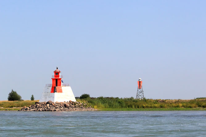 Lighthouse and tower on Île du Moine, which serve as range lights.