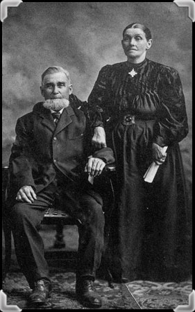 Photo ancienne montrant Paul Beauchemin (1832-1906) et Aurélie Mongeau (1834-1922).