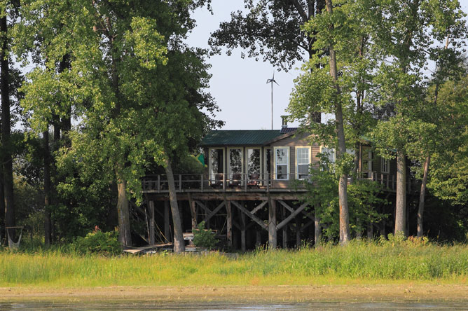  Chalet sur pilotis sur l'Île Plate