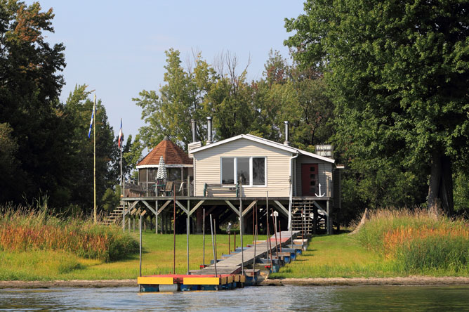 Cabin with three chimneys and various water reservoirs