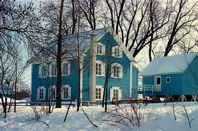 Vue en hiver sur une maison située sur l'Île d'Embarras