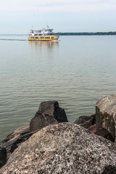 Bateau de croisière sur le fleuve Saint-Laurent