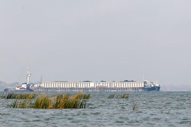 Commercial vessel on Lake Saint-Pierre