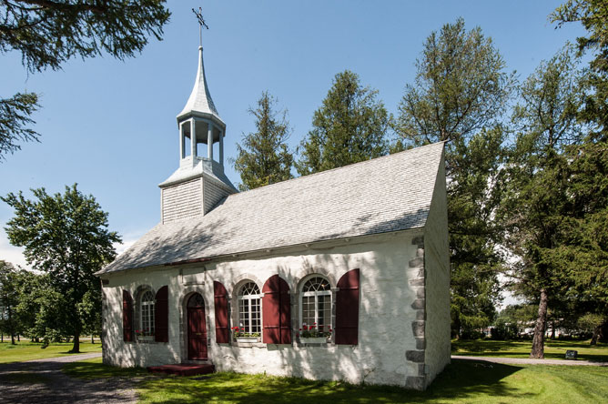 Petite chapelle blanche datant du XVIIIe siècle