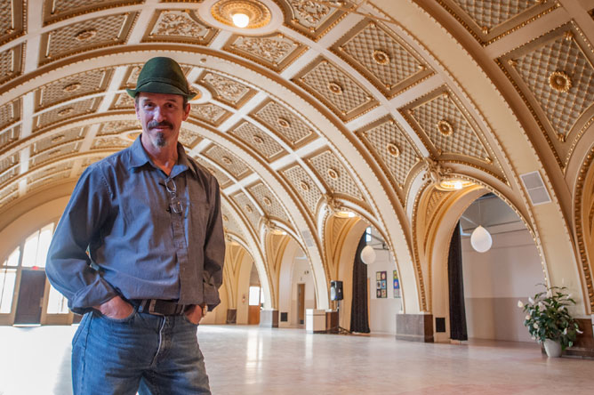 Bernard Brochu beneath the vault of the Centre des arts populaires de Nicolet