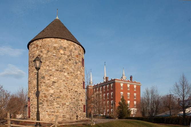 Streetlight in front of the Old Stone Mill in Saint-Grégoire